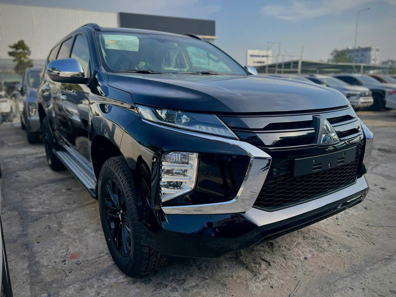 pajero den Mitsubishi Pajero Sport Sắp Ngừng Bán – Khép Lại Một Huyền Thoại SUV 7 Chỗ